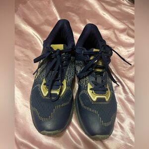 Women’s Turf Cleats Size 8